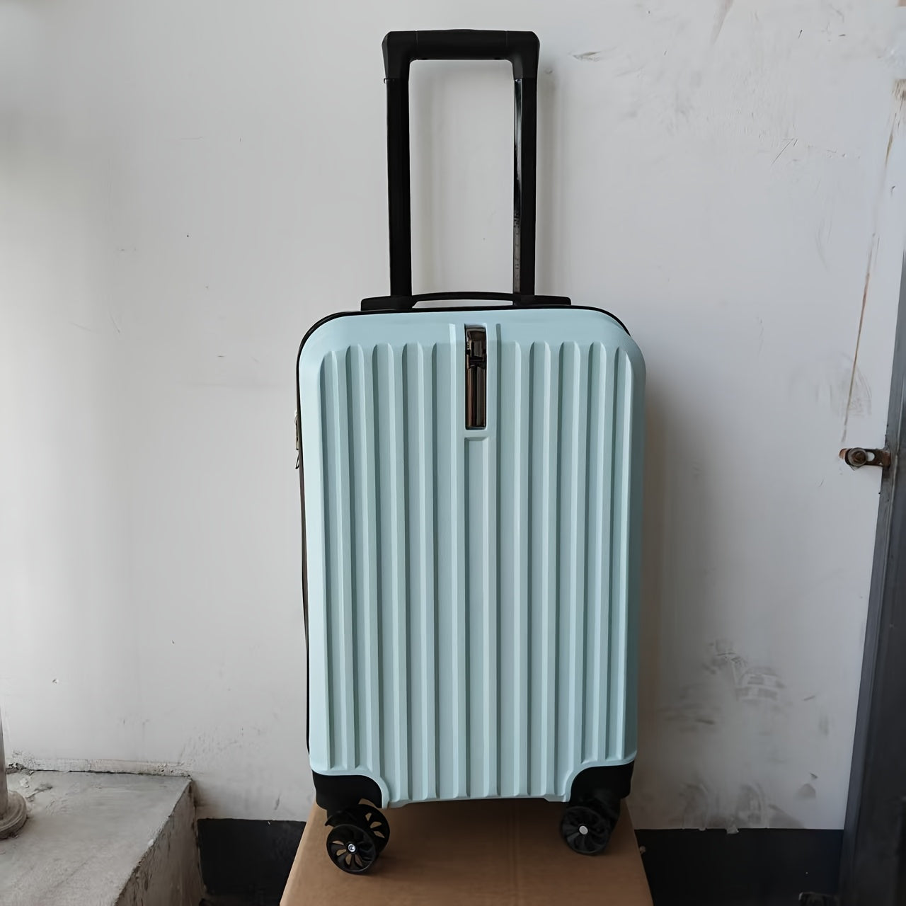 1pc Striped Trolley Case with Hook and Combination Lock, Featuring a Refreshing Modern Appearance with a Simple, Elegant, and High-value Design. Suitable for Daily Storage and Formal Business Trips. Lightweight, Pressure-resistant